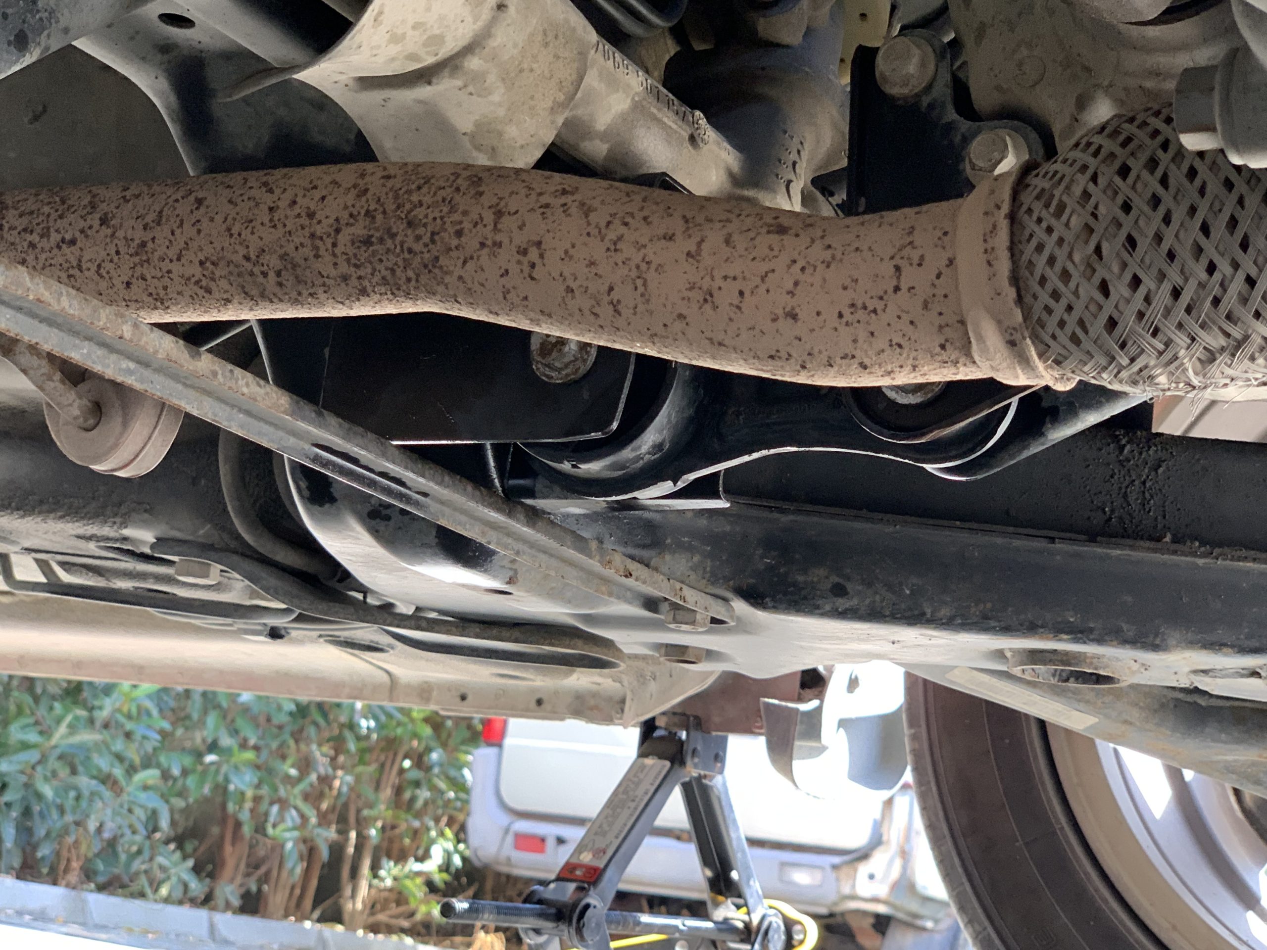 更换发动机机脚垫-荣威350 更换发动机机脚垫-荣威350