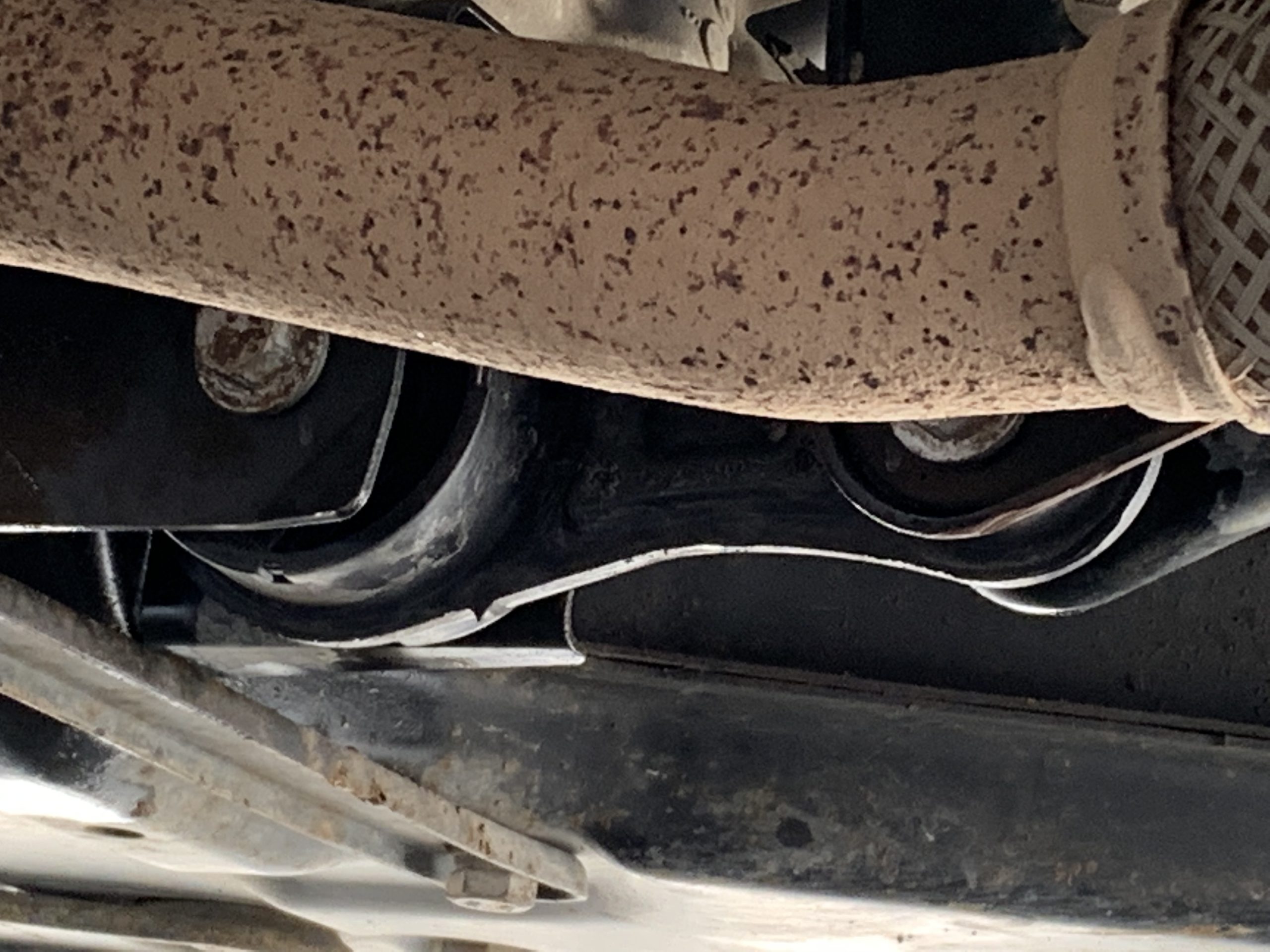 更换发动机机脚垫-荣威350 更换发动机机脚垫-荣威350