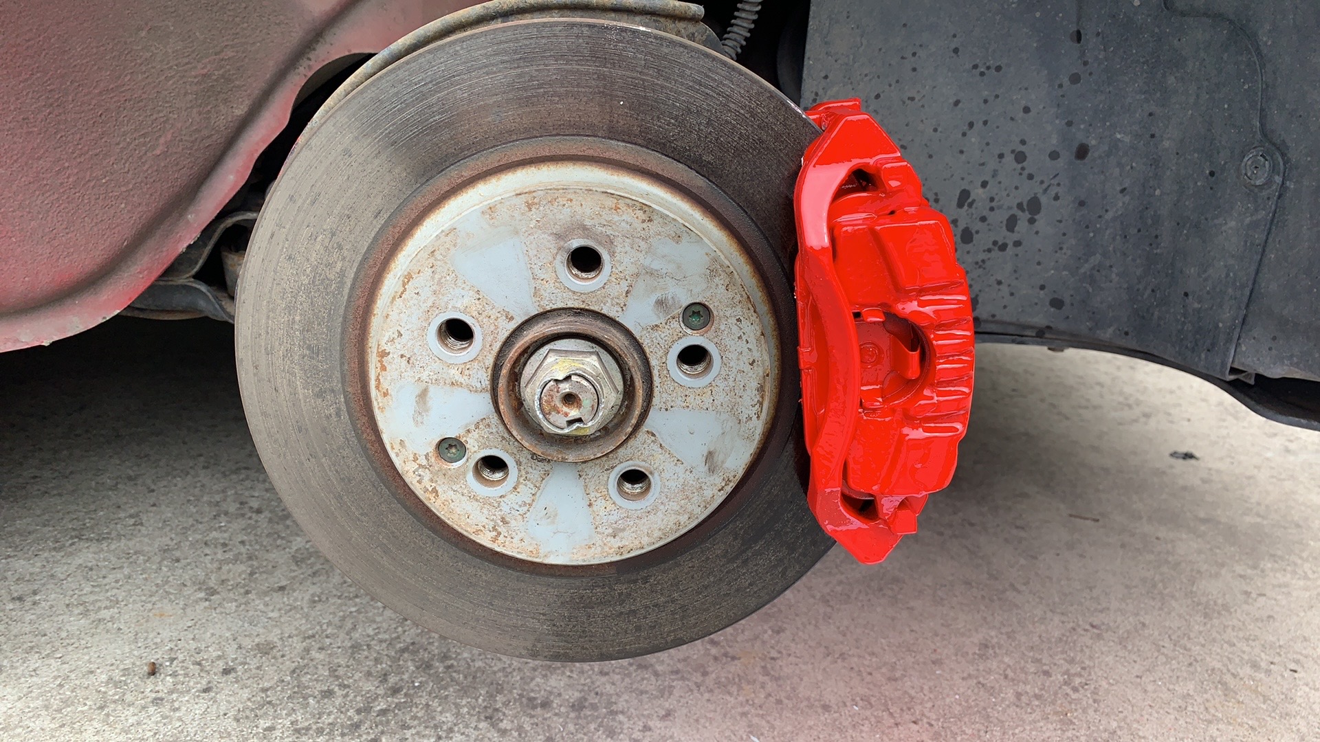 荣威350刹车卡钳喷漆