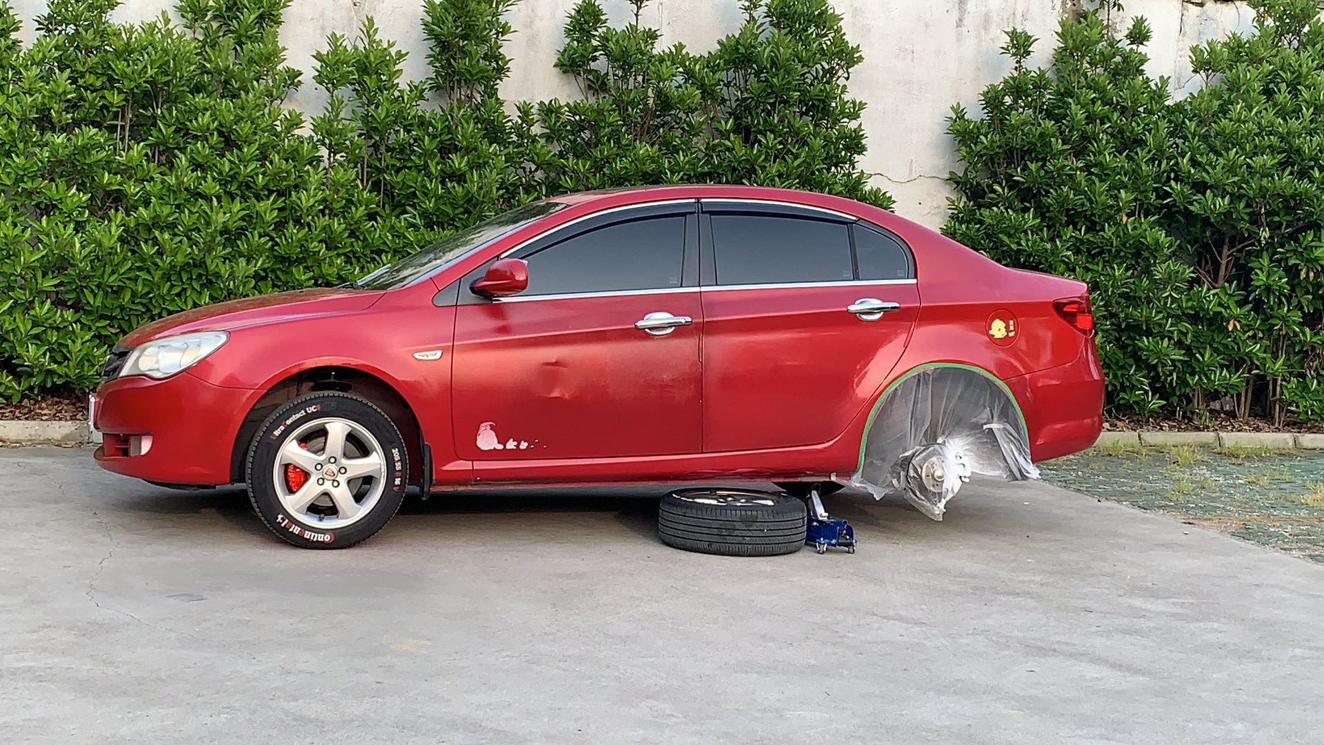 荣威350刹车卡钳喷漆