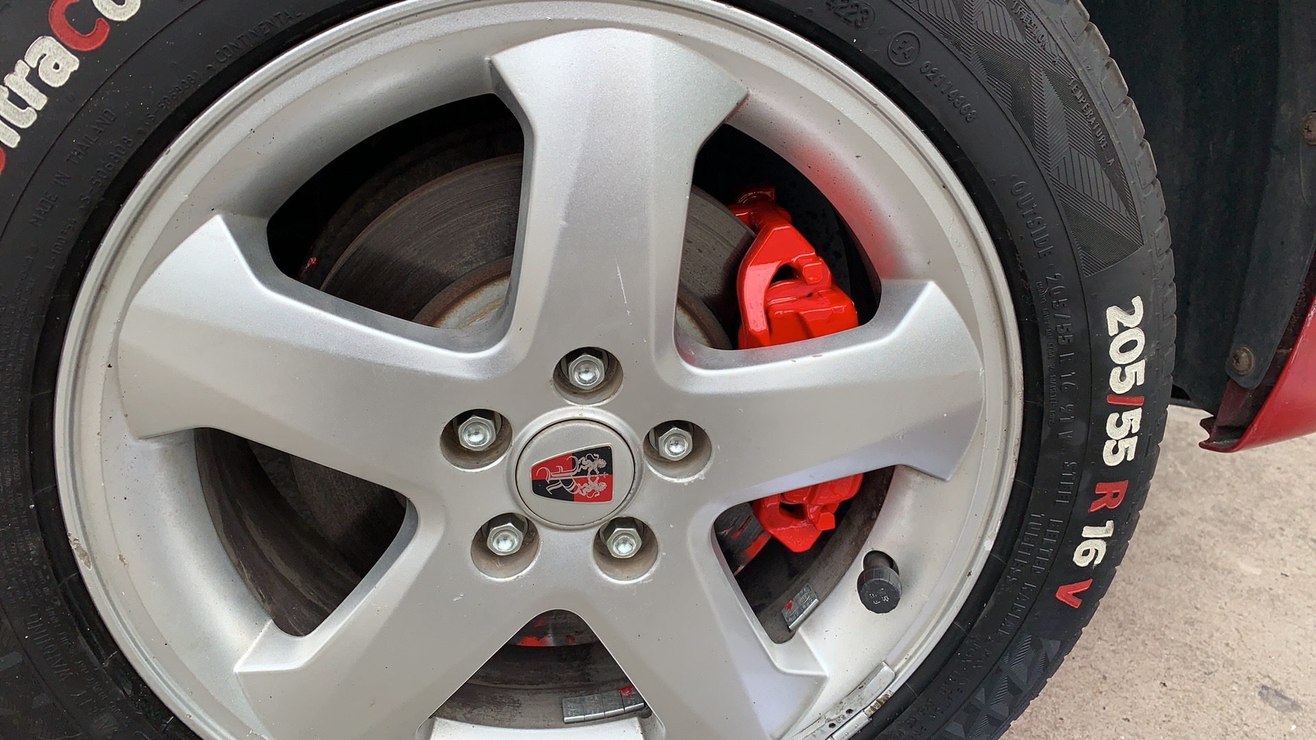 荣威350刹车卡钳喷漆